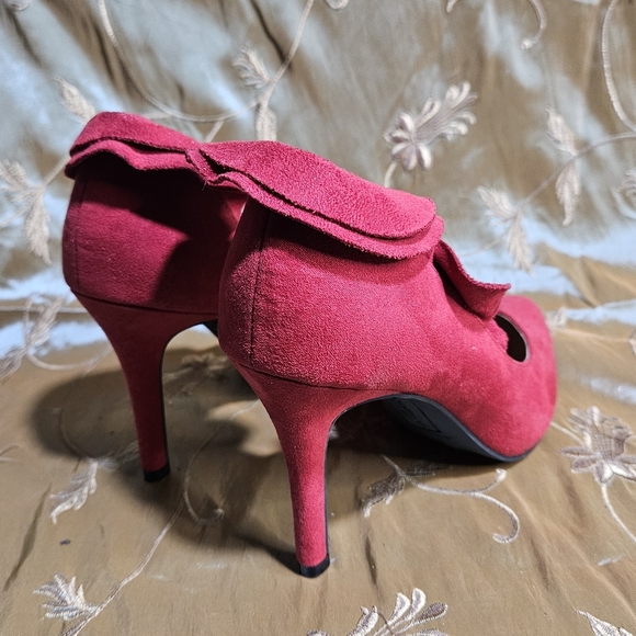 CO Red Suede Women's Heels - Picture 7 of 8